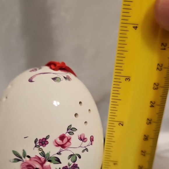 Floral Ceramic Potpourri Ornament with Red Ribbon - Picture 8 of 8